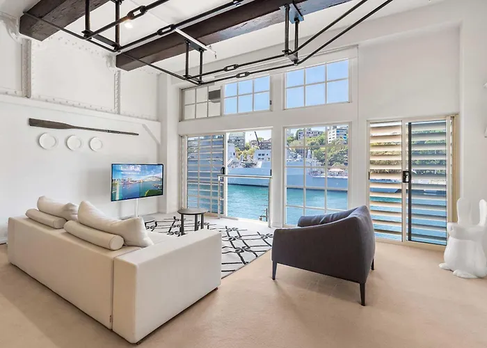 Spacious Waterfront Luxury At Woolloomooloo Wharf