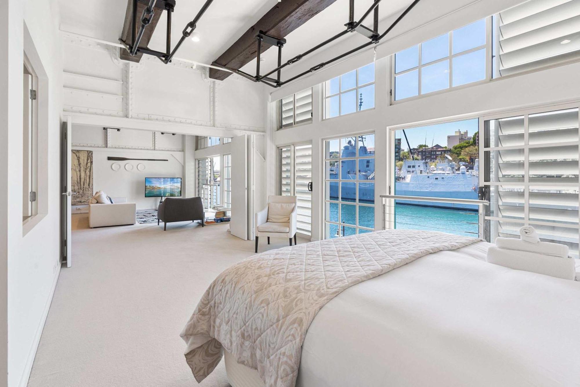 Spacious Waterfront Luxury At Woolloomooloo Wharf Apartment